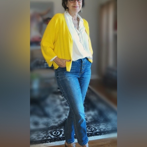 Cabi Sunny Sweater - Picture 1 of 12